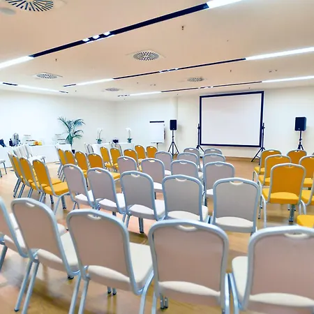 Hilton Garden North 4*