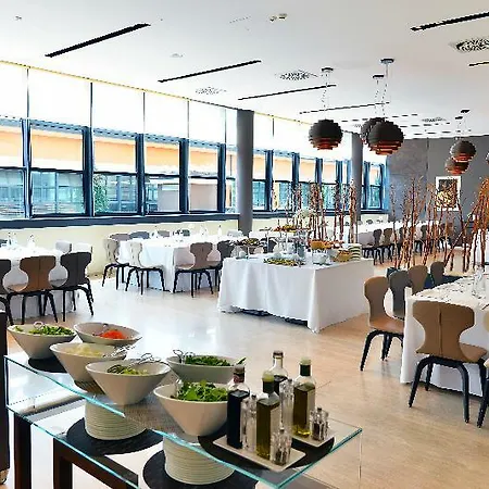 Hilton Garden North Ξενοδοχείο 4*