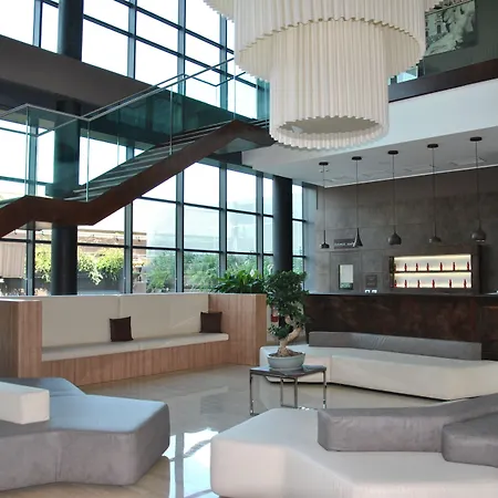 Hilton Garden North מלון 4*