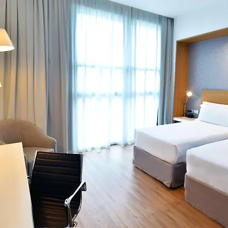 מלון Hilton Garden North 4*